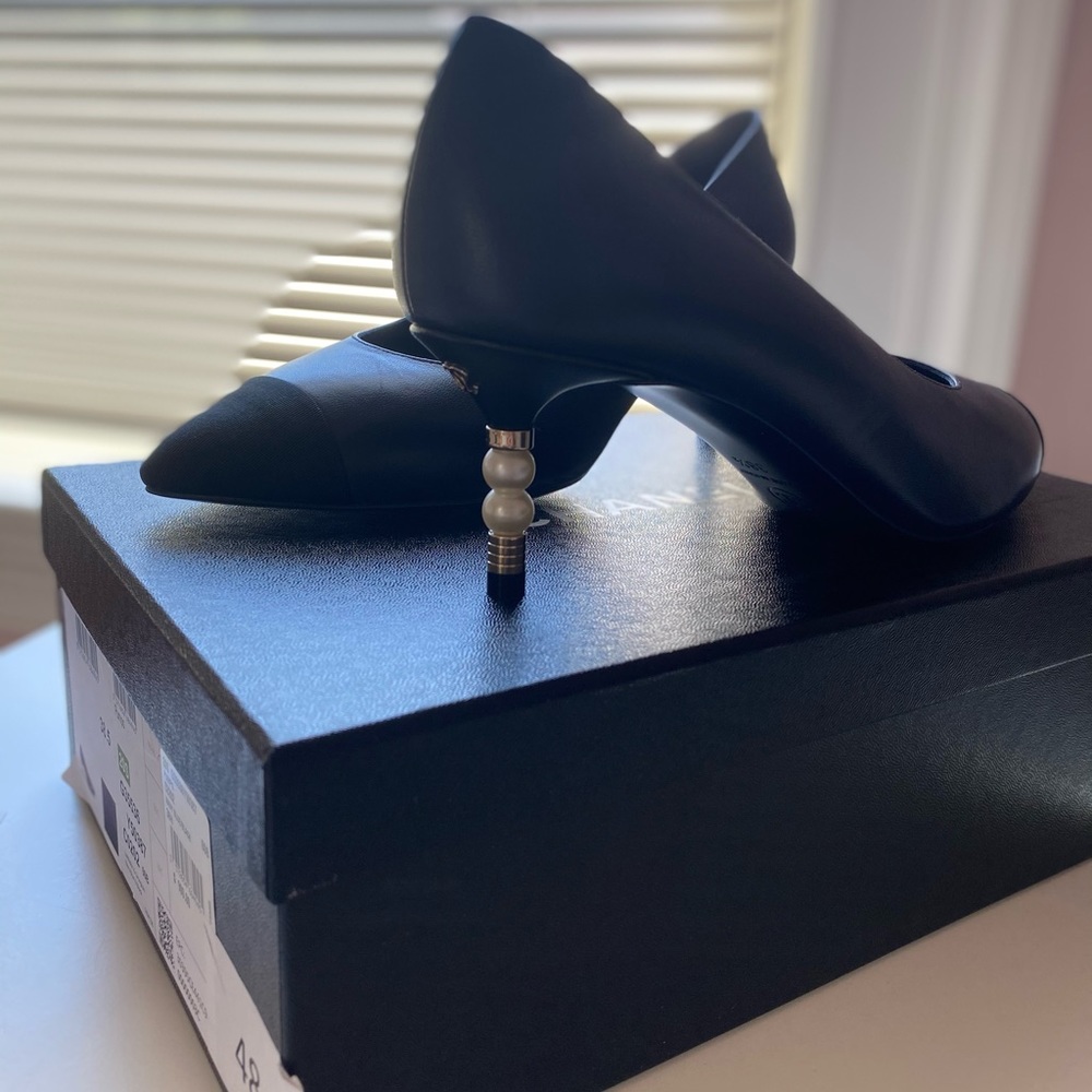Chanel Lambskin & Grosgrain Navy and Black Pumps